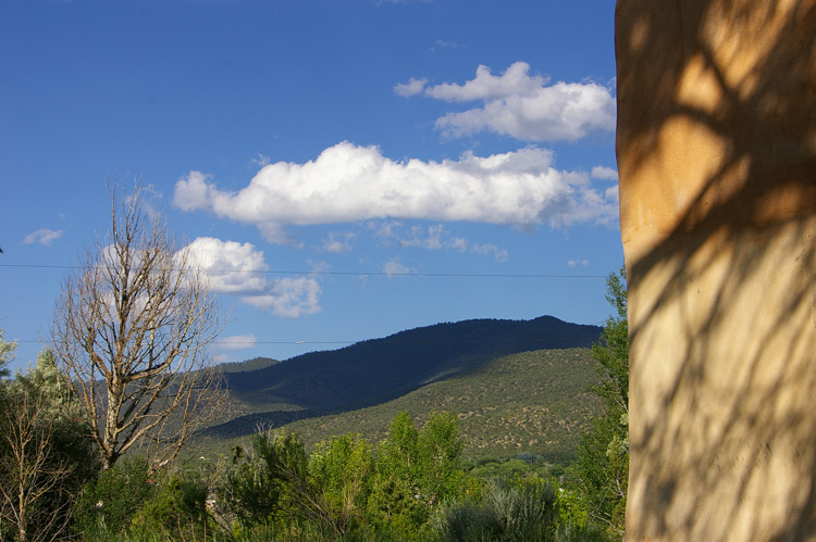 A mysterious cloud arrives over Talpa (Taos, New Mexico)