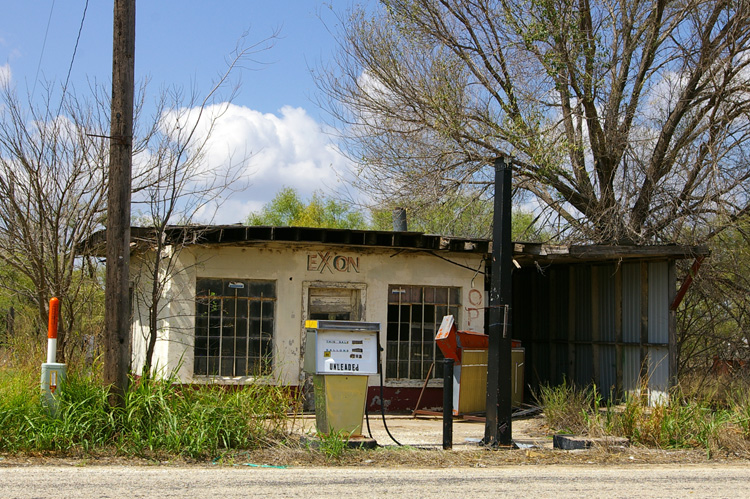 A gas station in Wingate, TX that has seen better days